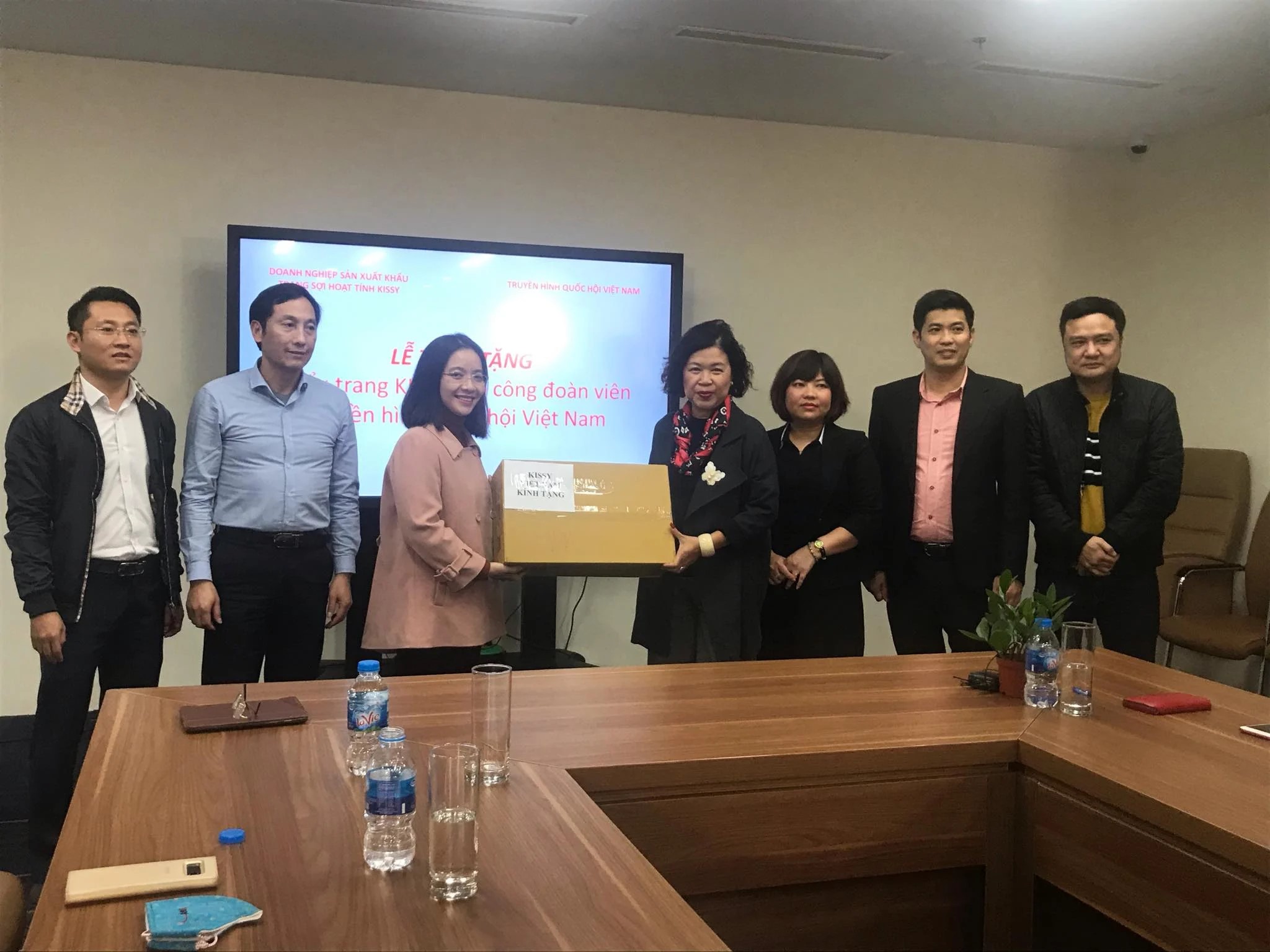 Kissy Việt Nam trao tặng 1000 chiếc cho Công đoàn truyền hình quốc hội